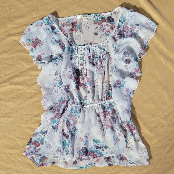 Ruffle Flutter Sleeve Top White Floral Flattering - Picture 3 of 8